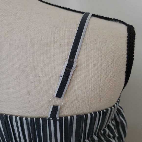 A Byer Cold Shoulder Gray and White Striped Top Sz S - Picture 5 of 9